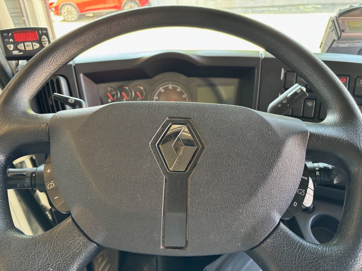 RENAULT D12.240 - Kamion hladnjača: slika RENAULT D12.240 - Kamion hladnjača RENAULT D12.240 - Kamion hladnjača: slika RENAULT D12.240 - Kamion hladnjača