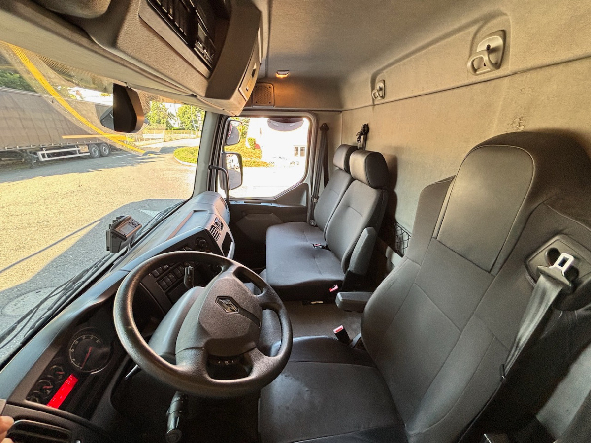 RENAULT D12.240 - Kamion hladnjača: slika RENAULT D12.240 - Kamion hladnjača RENAULT D12.240 - Kamion hladnjača: slika RENAULT D12.240 - Kamion hladnjača