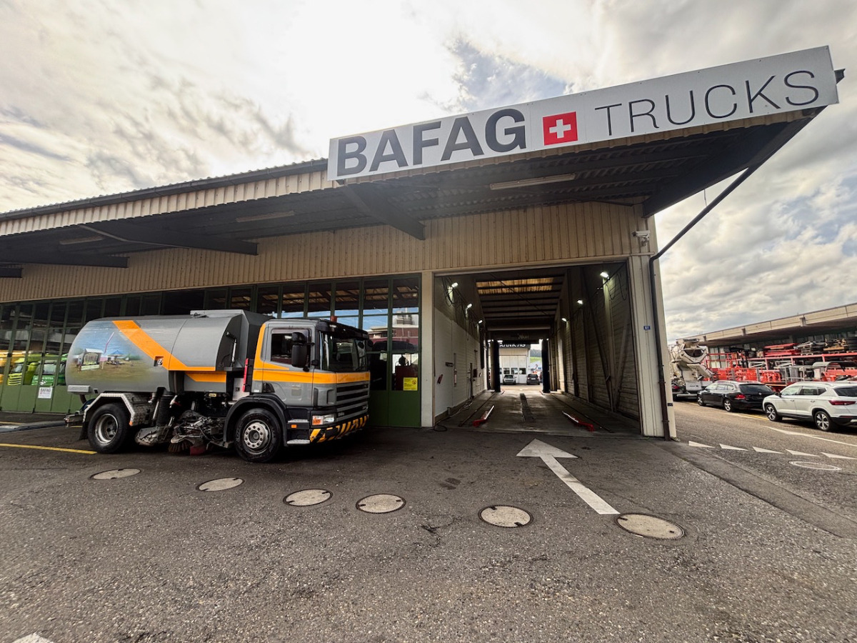 SCANIA P114 GB - Cestovna čistilica: slika SCANIA P114 GB - Cestovna čistilica SCANIA P114 GB - Cestovna čistilica: slika SCANIA P114 GB - Cestovna čistilica