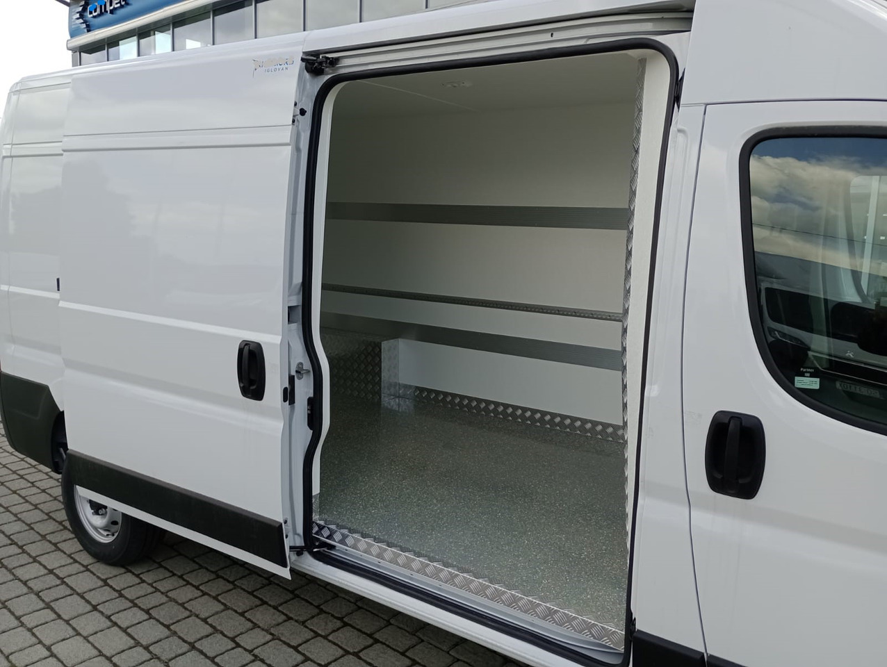 Fiat Ducato 140 L3H2 Kühlkasten - Dostavno vozilo hladnjača: slika Fiat Ducato 140 L3H2 Kühlkasten - Dostavno vozilo hladnjača Fiat Ducato 140 L3H2 Kühlkasten - Dostavno vozilo hladnjača: slika Fiat Ducato 140 L3H2 Kühlkasten - Dostavno vozilo hladnjača
