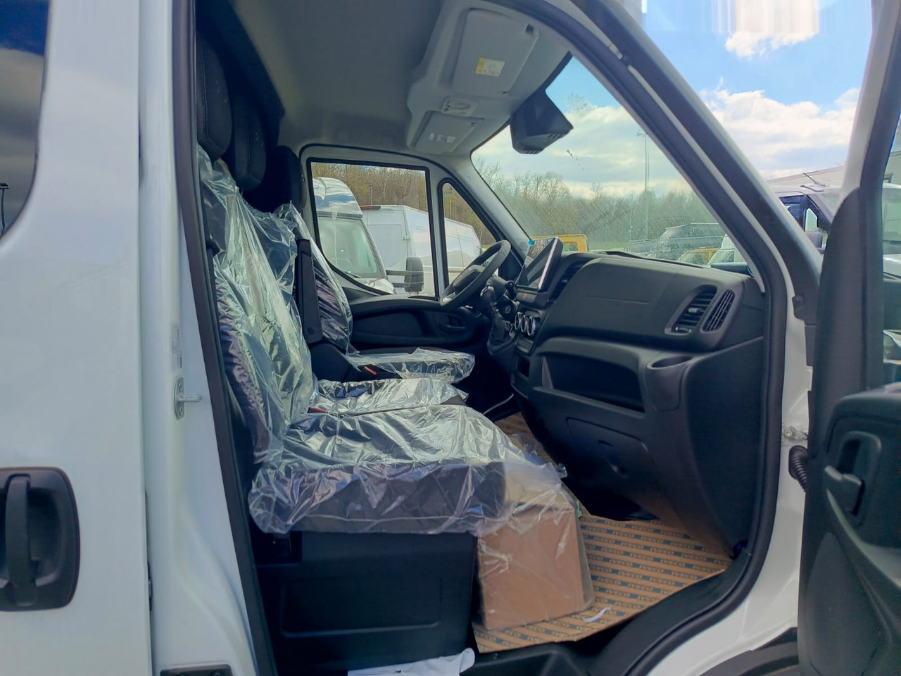 Zakup IVECO Daily 35 180 7-Sitzer IVECO Daily 35 180 7-Sitzer: slika Zakup IVECO Daily 35 180 7-Sitzer IVECO Daily 35 180 7-Sitzer Zakup IVECO Daily 35 180 7-Sitzer IVECO Daily 35 180 7-Sitzer: slika Zakup IVECO Daily 35 180 7-Sitzer IVECO Daily 35 180 7-Sitzer