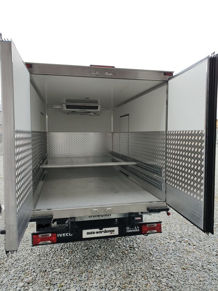 Iveco Daily 180 Tiefkühlkoffer 6PAL - Dostavno vozilo hladnjača: slika Iveco Daily 180 Tiefkühlkoffer 6PAL - Dostavno vozilo hladnjača Iveco Daily 180 Tiefkühlkoffer 6PAL - Dostavno vozilo hladnjača: slika Iveco Daily 180 Tiefkühlkoffer 6PAL - Dostavno vozilo hladnjača