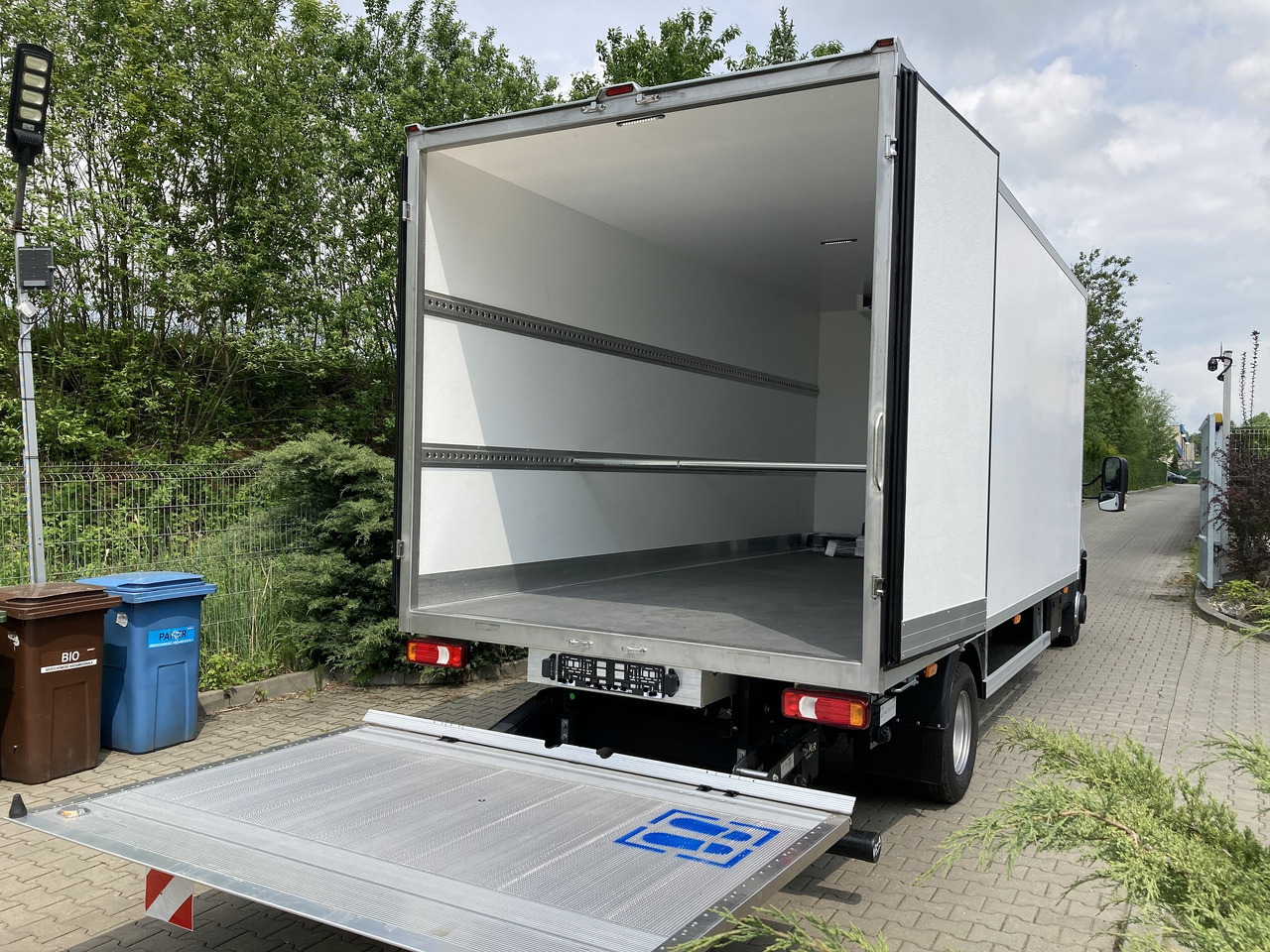 Iveco Daily 70C18 Kühlkoffer LBW BÃR - Dostavno vozilo hladnjača: slika Iveco Daily 70C18 Kühlkoffer LBW BÃR - Dostavno vozilo hladnjača Iveco Daily 70C18 Kühlkoffer LBW BÃR - Dostavno vozilo hladnjača: slika Iveco Daily 70C18 Kühlkoffer LBW BÃR - Dostavno vozilo hladnjača