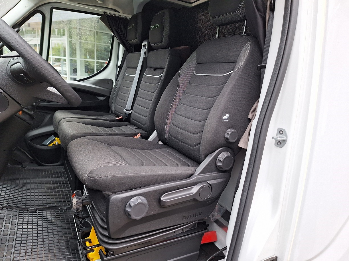 Iveco Daily 70C18A8 Backsleeper BÄR - Dostavno vozilo s ceradom: slika Iveco Daily 70C18A8 Backsleeper BÄR - Dostavno vozilo s ceradom Iveco Daily 70C18A8 Backsleeper BÄR - Dostavno vozilo s ceradom: slika Iveco Daily 70C18A8 Backsleeper BÄR - Dostavno vozilo s ceradom