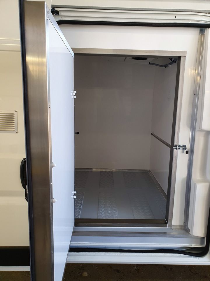 Renault Master L3H2 Tiefkühlkasten -18°C - Dostavno vozilo hladnjača: slika Renault Master L3H2 Tiefkühlkasten -18°C - Dostavno vozilo hladnjača Renault Master L3H2 Tiefkühlkasten -18°C - Dostavno vozilo hladnjača: slika Renault Master L3H2 Tiefkühlkasten -18°C - Dostavno vozilo hladnjača