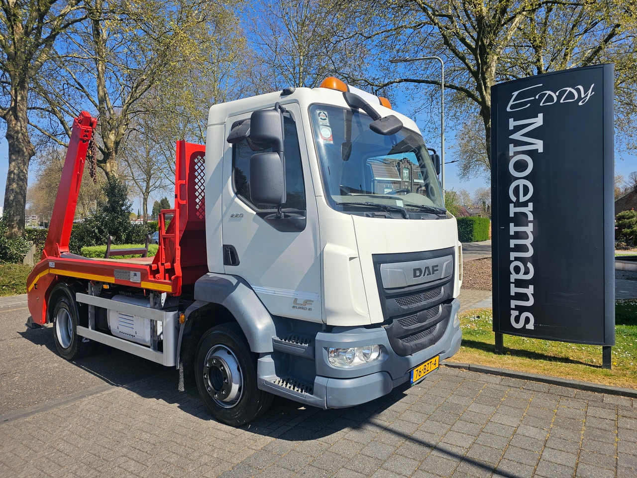 DAF LF 220 Euro 6 - Utovarivač s proklizavajućim upravljanjem: slika DAF LF 220 Euro 6 - Utovarivač s proklizavajućim upravljanjem DAF LF 220 Euro 6 - Utovarivač s proklizavajućim upravljanjem: slika DAF LF 220 Euro 6 - Utovarivač s proklizavajućim upravljanjem