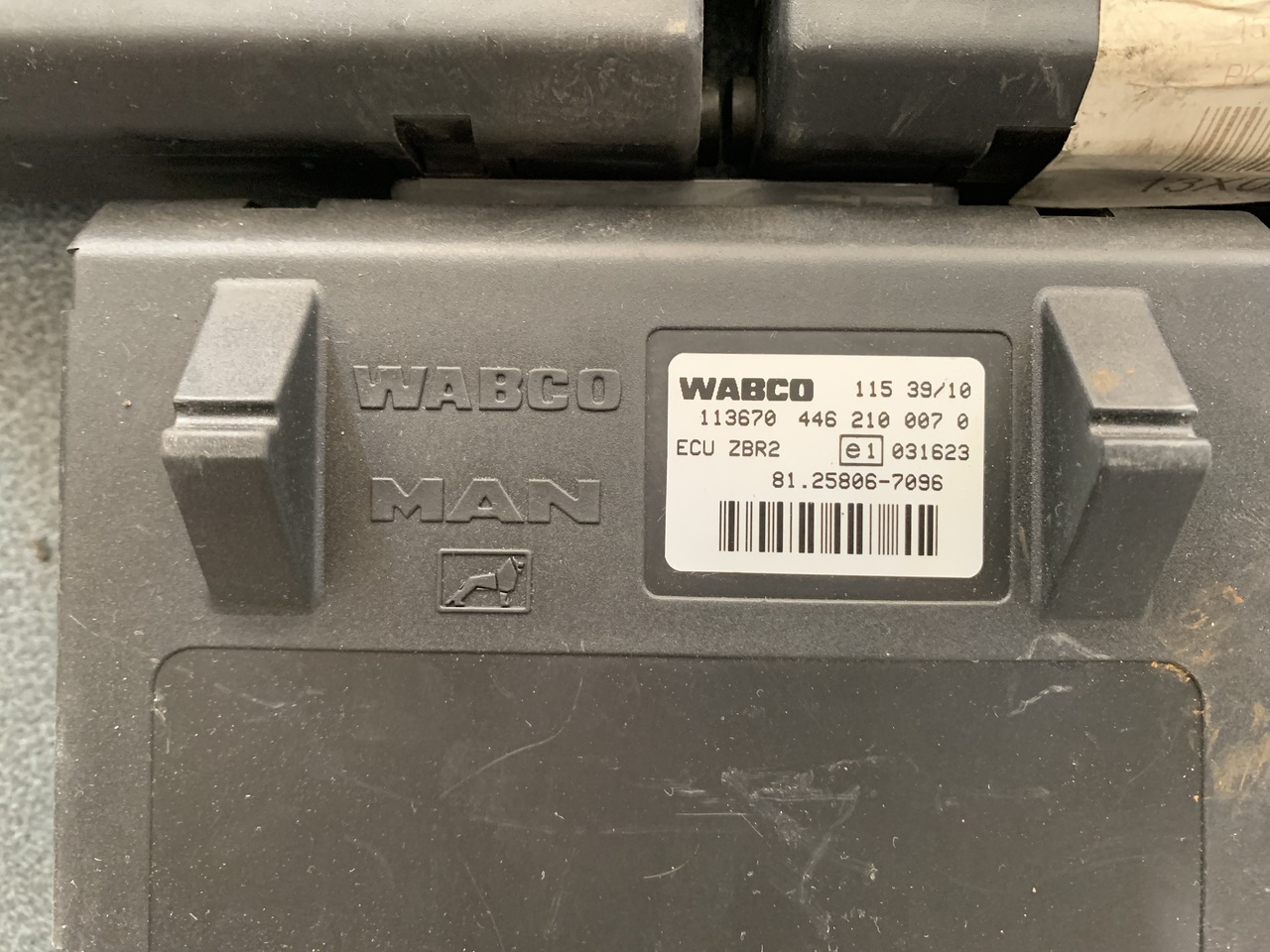 CENTRAL ON-BOARD COMPUTER-ZBR MAN TGA-TGS-TGX - Upravljačka jedinica (ECU) za Kamion: slika CENTRAL ON-BOARD COMPUTER-ZBR MAN TGA-TGS-TGX - Upravljačka jedinica (ECU) za Kamion CENTRAL ON-BOARD COMPUTER-ZBR MAN TGA-TGS-TGX - Upravljačka jedinica (ECU) za Kamion: slika CENTRAL ON-BOARD COMPUTER-ZBR MAN TGA-TGS-TGX - Upravljačka jedinica (ECU) za Kamion