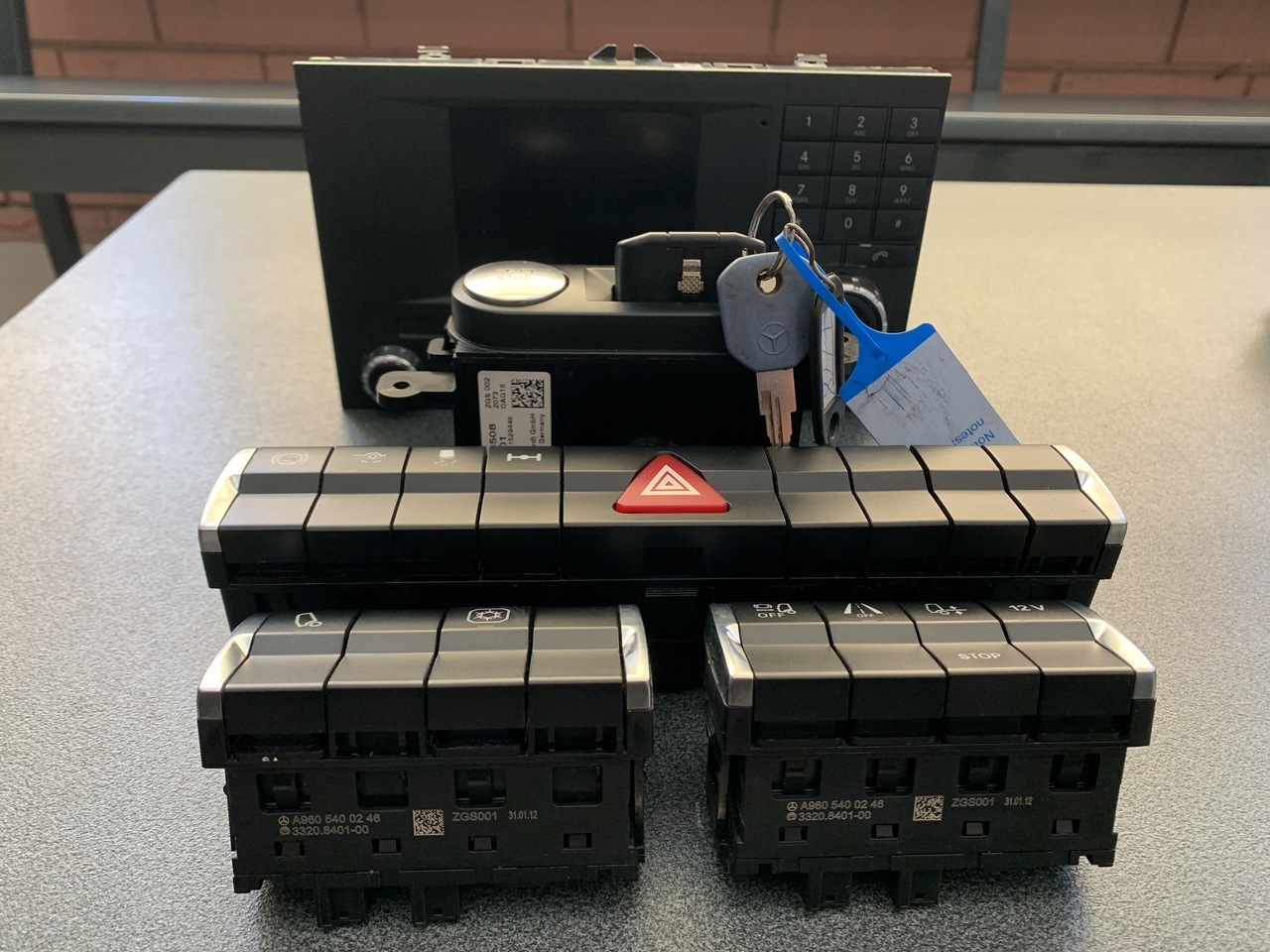 CONTROL UNIT RADIO,NAVIGATION,TCC MID ACTROS MP4 - Sustav navigacije za Kamion: slika CONTROL UNIT RADIO,NAVIGATION,TCC MID ACTROS MP4 - Sustav navigacije za Kamion CONTROL UNIT RADIO,NAVIGATION,TCC MID ACTROS MP4 - Sustav navigacije za Kamion: slika CONTROL UNIT RADIO,NAVIGATION,TCC MID ACTROS MP4 - Sustav navigacije za Kamion