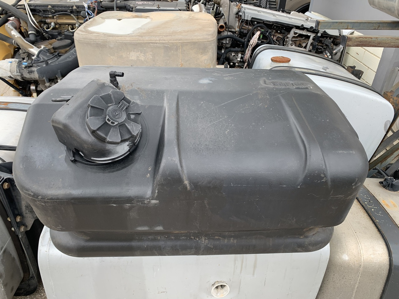 FUEL TANK ATEGO 180L - Spremnik goriva za Kamion: slika FUEL TANK ATEGO 180L - Spremnik goriva za Kamion FUEL TANK ATEGO 180L - Spremnik goriva za Kamion: slika FUEL TANK ATEGO 180L - Spremnik goriva za Kamion