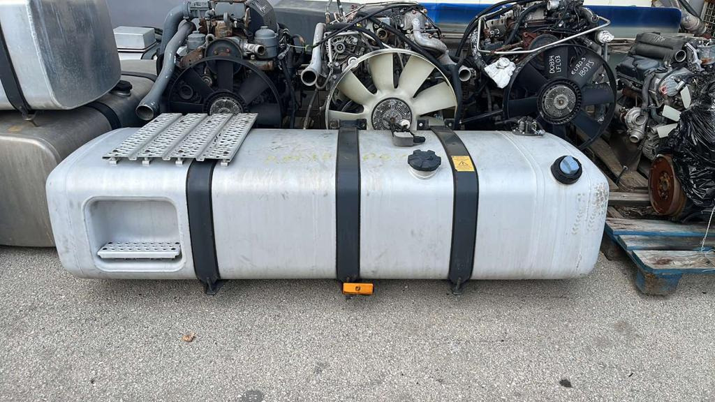 MERCEDES-BENZ,MAN ACTROS MP4,TGA,TGX - Spremnik goriva za Kamion: slika MERCEDES-BENZ,MAN ACTROS MP4,TGA,TGX - Spremnik goriva za Kamion MERCEDES-BENZ,MAN ACTROS MP4,TGA,TGX - Spremnik goriva za Kamion: slika MERCEDES-BENZ,MAN ACTROS MP4,TGA,TGX - Spremnik goriva za Kamion