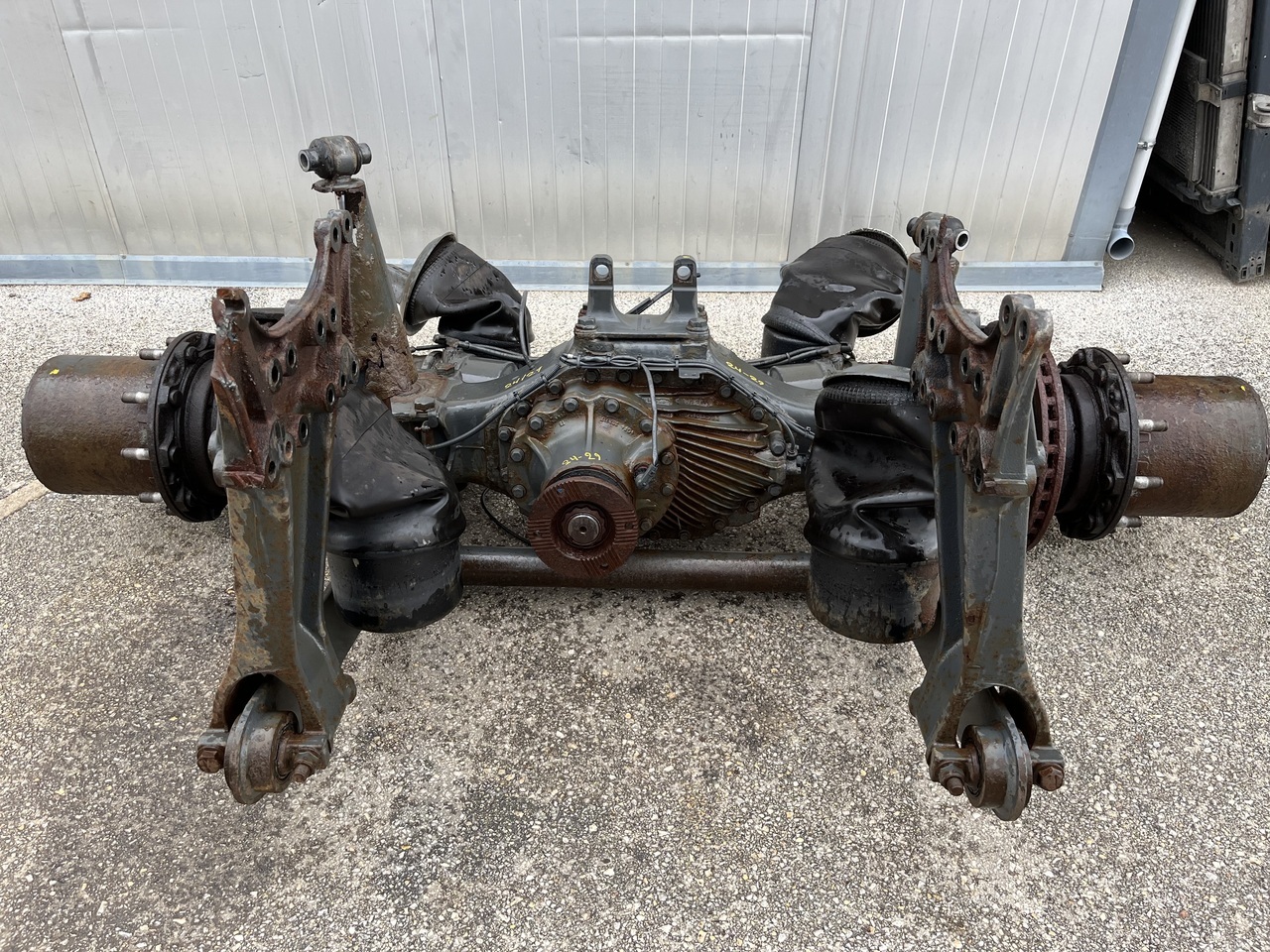 REAR AXLE WITH DIFFERENTIAL GEAR ,RATIO 29:24 - Diferencijalni zupčanik za Kamion: slika REAR AXLE WITH DIFFERENTIAL GEAR ,RATIO 29:24 - Diferencijalni zupčanik za Kamion REAR AXLE WITH DIFFERENTIAL GEAR ,RATIO 29:24 - Diferencijalni zupčanik za Kamion: slika REAR AXLE WITH DIFFERENTIAL GEAR ,RATIO 29:24 - Diferencijalni zupčanik za Kamion