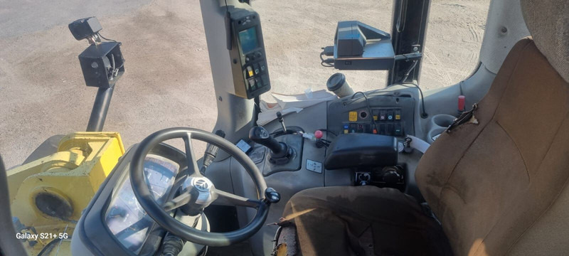 New Holland W270 - Utovarivač na kotačima: slika New Holland W270 - Utovarivač na kotačima New Holland W270 - Utovarivač na kotačima: slika New Holland W270 - Utovarivač na kotačima