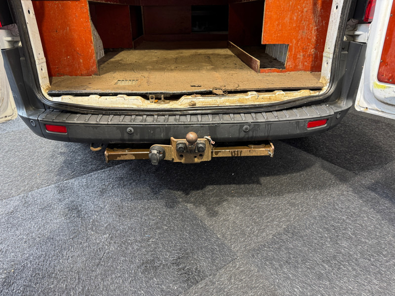 Mali kombi Ford Transit Custom 340 L2H1 130 PK imperiaal trekhaak Euro 6: slika Mali kombi Ford Transit Custom 340 L2H1 130 PK imperiaal trekhaak Euro 6