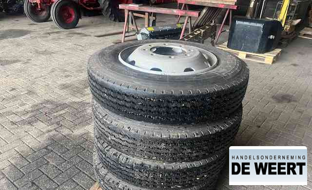 Michelin 9R22.5 , 9 R 22.5 - Gume i felge za Poljoprivredni strojevi: slika Michelin 9R22.5 , 9 R 22.5 - Gume i felge za Poljoprivredni strojevi Michelin 9R22.5 , 9 R 22.5 - Gume i felge za Poljoprivredni strojevi: slika Michelin 9R22.5 , 9 R 22.5 - Gume i felge za Poljoprivredni strojevi