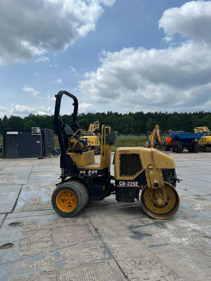 CATERPILLAR CB-225E - Valjak: slika CATERPILLAR CB-225E - Valjak CATERPILLAR CB-225E - Valjak: slika CATERPILLAR CB-225E - Valjak