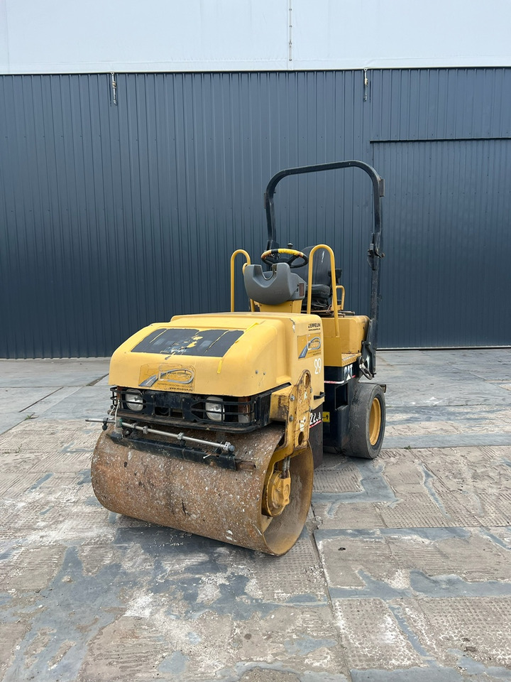 CATERPILLAR CB-225E - Valjak: slika CATERPILLAR CB-225E - Valjak CATERPILLAR CB-225E - Valjak: slika CATERPILLAR CB-225E - Valjak
