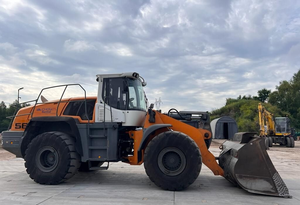 Liebherr L 566 - Utovarivač na kotačima: slika Liebherr L 566 - Utovarivač na kotačima Liebherr L 566 - Utovarivač na kotačima: slika Liebherr L 566 - Utovarivač na kotačima