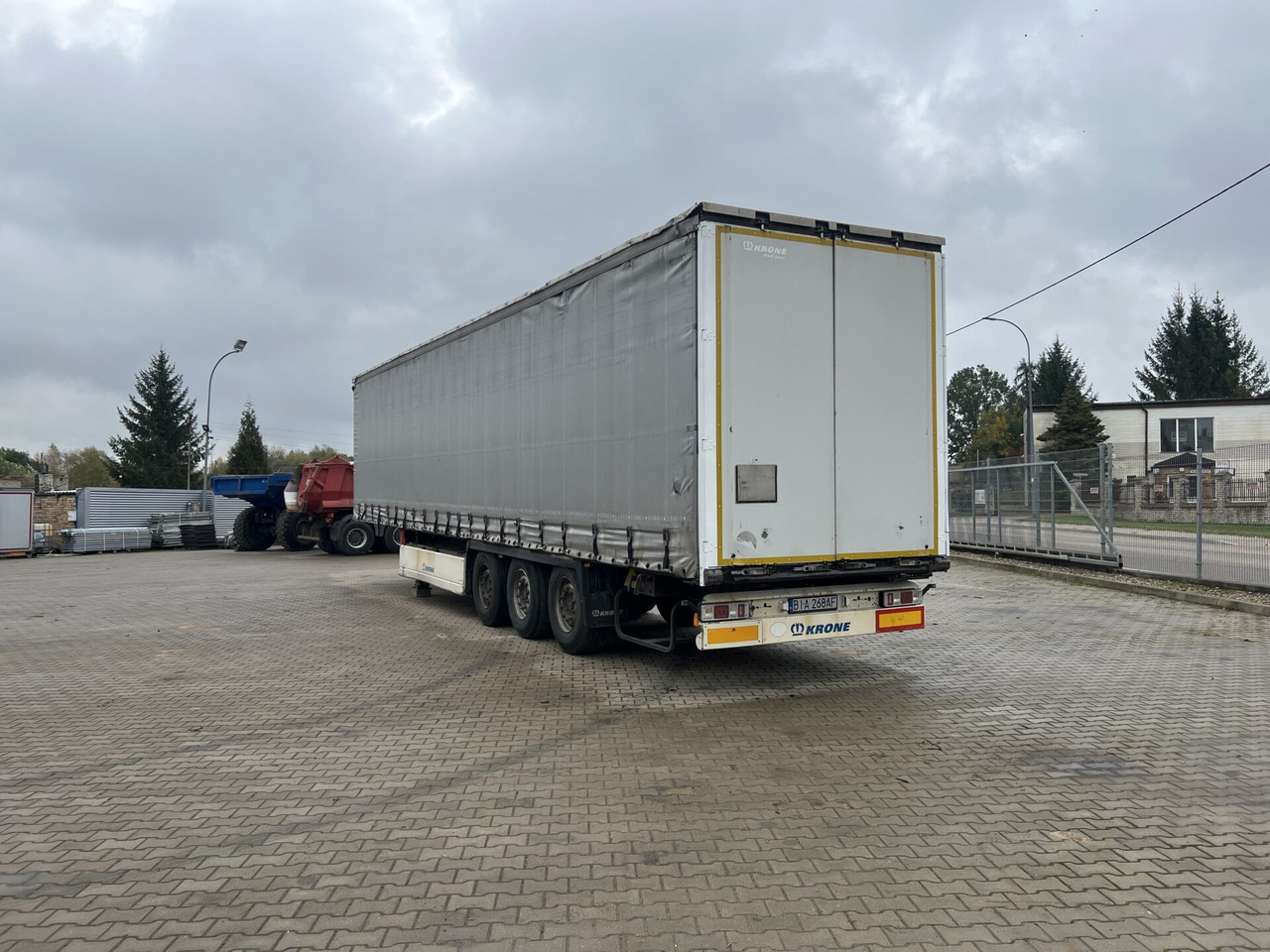 Naczepa ciężarowa KRONE - Poluprikolica s ceradom: slika Naczepa ciężarowa KRONE - Poluprikolica s ceradom Naczepa ciężarowa KRONE - Poluprikolica s ceradom: slika Naczepa ciężarowa KRONE - Poluprikolica s ceradom