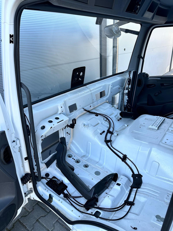 MB ATEGO CABINE EURO 6 TUNEL VOOR 6 CYL.MOTOR ALLEEN FRAME 000074B - Kabina za Kamion: slika MB ATEGO CABINE EURO 6 TUNEL VOOR 6 CYL.MOTOR ALLEEN FRAME 000074B - Kabina za Kamion MB ATEGO CABINE EURO 6 TUNEL VOOR 6 CYL.MOTOR ALLEEN FRAME 000074B - Kabina za Kamion: slika MB ATEGO CABINE EURO 6 TUNEL VOOR 6 CYL.MOTOR ALLEEN FRAME 000074B - Kabina za Kamion
