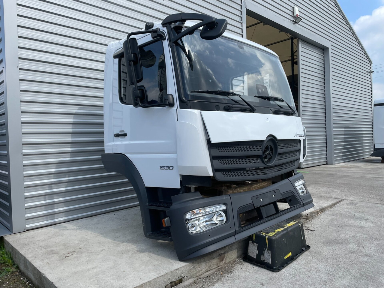 MB ATEGO CABINE EURO 6 TUNEL VOOR 6 CYL.MOTOR INCL. SEAT 000074A - Kabina za Kamion: slika MB ATEGO CABINE EURO 6 TUNEL VOOR 6 CYL.MOTOR INCL. SEAT 000074A - Kabina za Kamion MB ATEGO CABINE EURO 6 TUNEL VOOR 6 CYL.MOTOR INCL. SEAT 000074A - Kabina za Kamion: slika MB ATEGO CABINE EURO 6 TUNEL VOOR 6 CYL.MOTOR INCL. SEAT 000074A - Kabina za Kamion