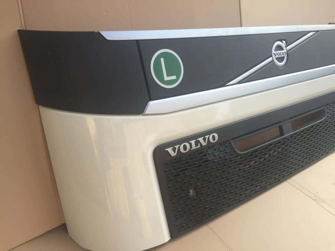 VOLVO FH4 MOTORKAP GEBRUIKT 82360122U - Rešetka za Kamion: slika VOLVO FH4 MOTORKAP GEBRUIKT 82360122U - Rešetka za Kamion VOLVO FH4 MOTORKAP GEBRUIKT 82360122U - Rešetka za Kamion: slika VOLVO FH4 MOTORKAP GEBRUIKT 82360122U - Rešetka za Kamion