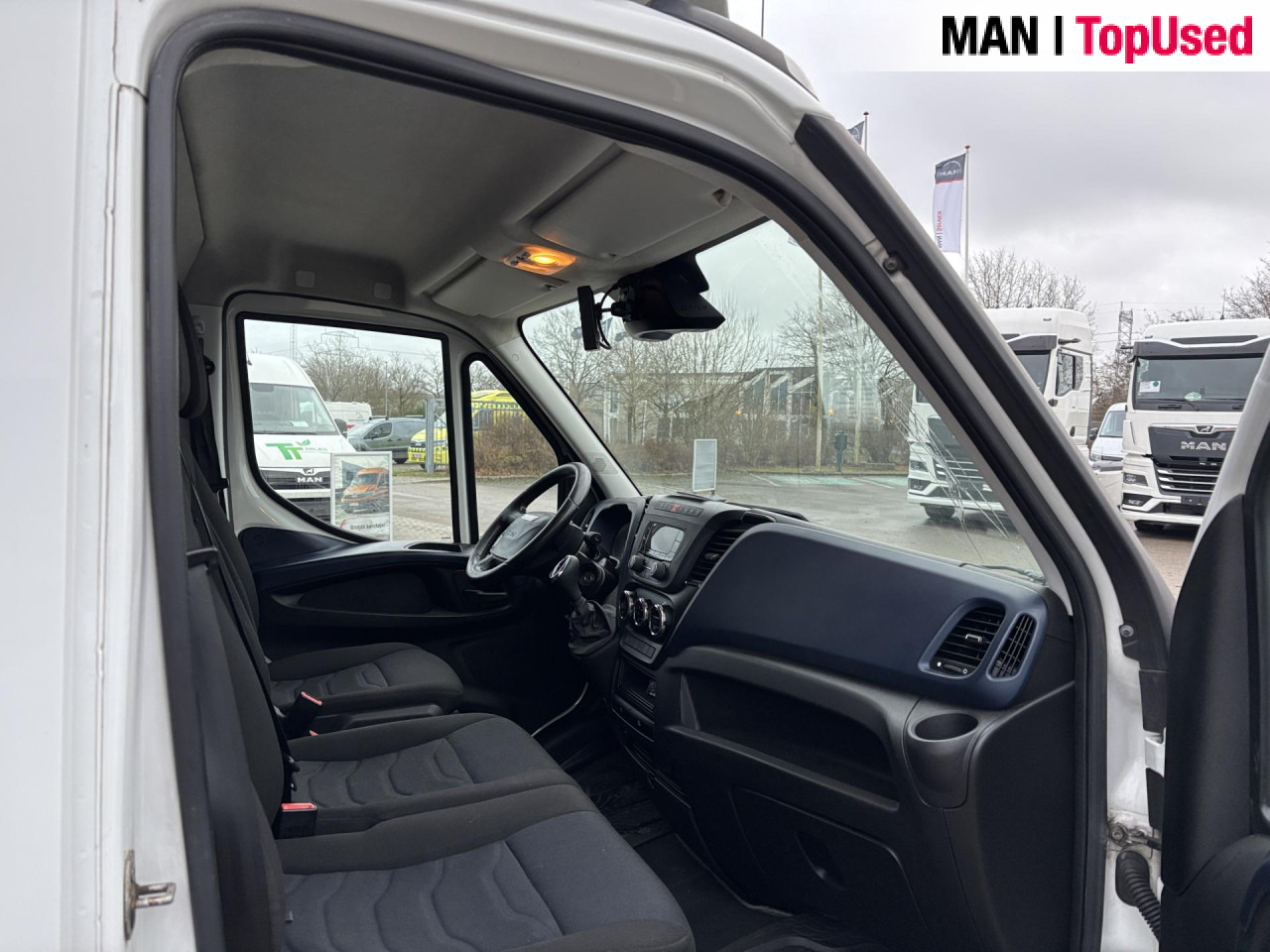 IVECO 35S16 - Dostavno vozilo sa zatvorenim sandukom: slika IVECO 35S16 - Dostavno vozilo sa zatvorenim sandukom IVECO 35S16 - Dostavno vozilo sa zatvorenim sandukom: slika IVECO 35S16 - Dostavno vozilo sa zatvorenim sandukom