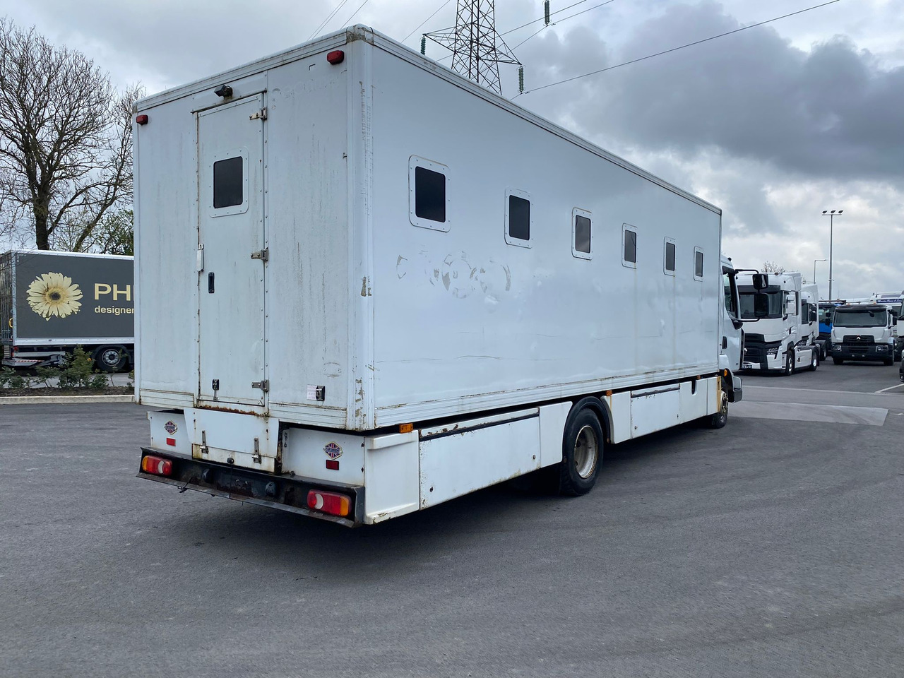2011 Renault Midlum 180.18 Prison Truck - Kamion: slika 2011 Renault Midlum 180.18 Prison Truck - Kamion 2011 Renault Midlum 180.18 Prison Truck - Kamion: slika 2011 Renault Midlum 180.18 Prison Truck - Kamion