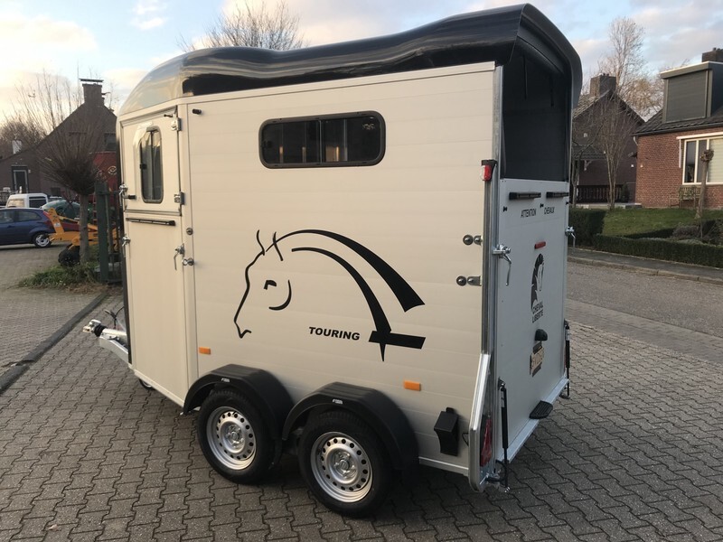 CHEVAL Liberte Touring Country met vooruitloop - Prikolica za konje: slika CHEVAL Liberte Touring Country met vooruitloop - Prikolica za konje CHEVAL Liberte Touring Country met vooruitloop - Prikolica za konje: slika CHEVAL Liberte Touring Country met vooruitloop - Prikolica za konje