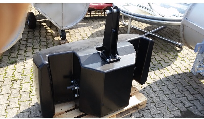 Frontgewicht 2500 kg - Protuuteg za Poljoprivredni strojevi: slika Frontgewicht 2500 kg - Protuuteg za Poljoprivredni strojevi Frontgewicht 2500 kg - Protuuteg za Poljoprivredni strojevi: slika Frontgewicht 2500 kg - Protuuteg za Poljoprivredni strojevi