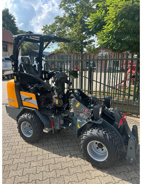 Giant G1500L X-tra - Utovarivač: slika Giant G1500L X-tra - Utovarivač Giant G1500L X-tra - Utovarivač: slika Giant G1500L X-tra - Utovarivač