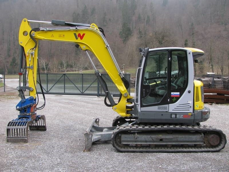 Wacker Neuson EZ 80 z grajferjem - Mini bager: slika Wacker Neuson EZ 80 z grajferjem - Mini bager Wacker Neuson EZ 80 z grajferjem - Mini bager: slika Wacker Neuson EZ 80 z grajferjem - Mini bager