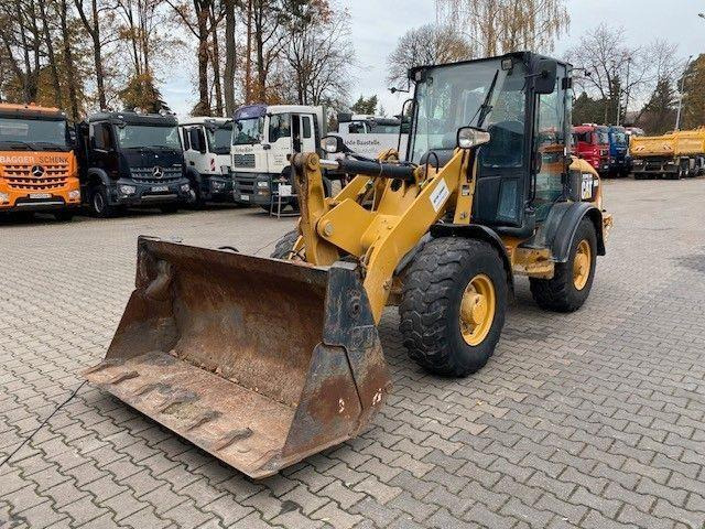 Caterpillar 906H - Utovarivač na kotačima: slika Caterpillar 906H - Utovarivač na kotačima Caterpillar 906H - Utovarivač na kotačima: slika Caterpillar 906H - Utovarivač na kotačima