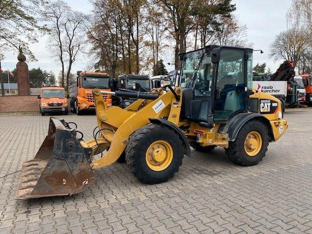 Caterpillar 906H - Utovarivač na kotačima: slika Caterpillar 906H - Utovarivač na kotačima Caterpillar 906H - Utovarivač na kotačima: slika Caterpillar 906H - Utovarivač na kotačima
