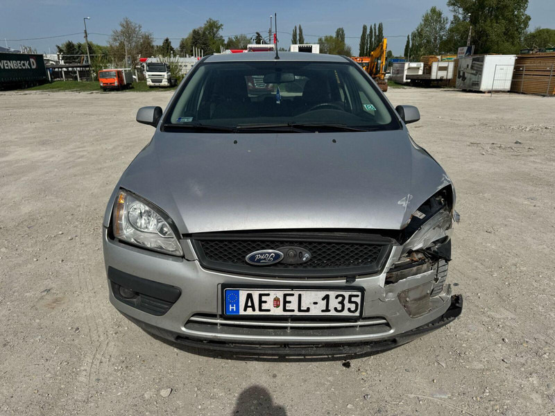 Ford Focus 1,6 i - Damaged Car - Hatchback: slika Ford Focus 1,6 i - Damaged Car - Hatchback Ford Focus 1,6 i - Damaged Car - Hatchback: slika Ford Focus 1,6 i - Damaged Car - Hatchback