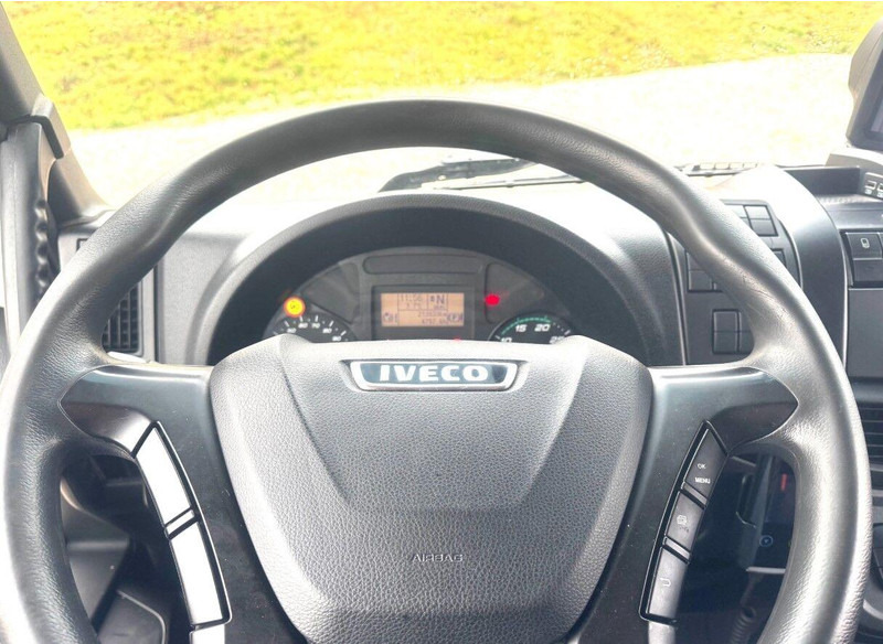 Zakup Iveco 120-250 EUROCARGO Koffer + Tail Lift Iveco 120-250 EUROCARGO Koffer + Tail Lift: slika Zakup Iveco 120-250 EUROCARGO Koffer + Tail Lift Iveco 120-250 EUROCARGO Koffer + Tail Lift