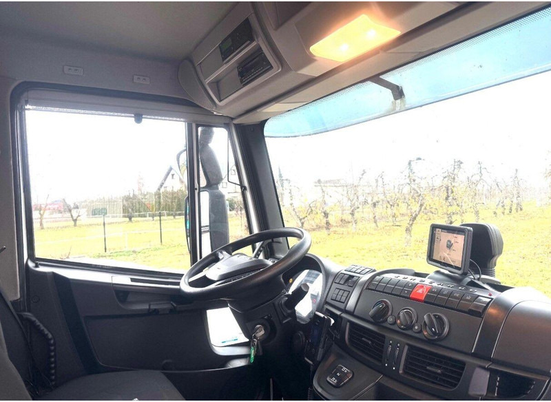 Zakup Iveco 120-250 EUROCARGO Koffer + Tail Lift Iveco 120-250 EUROCARGO Koffer + Tail Lift: slika Zakup Iveco 120-250 EUROCARGO Koffer + Tail Lift Iveco 120-250 EUROCARGO Koffer + Tail Lift