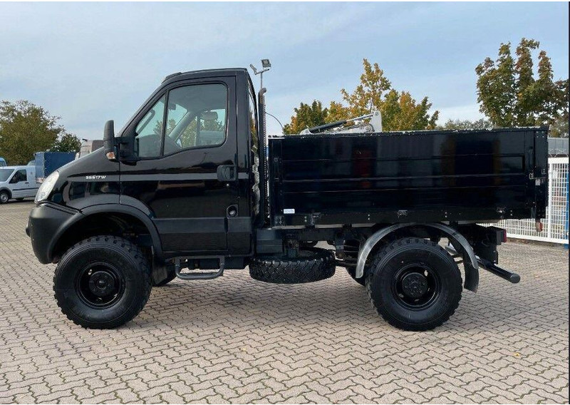 Iveco 35S17 W 4x4 Flatbed - Dostavno vozilo s ravnom platformom: slika Iveco 35S17 W 4x4 Flatbed - Dostavno vozilo s ravnom platformom Iveco 35S17 W 4x4 Flatbed - Dostavno vozilo s ravnom platformom: slika Iveco 35S17 W 4x4 Flatbed - Dostavno vozilo s ravnom platformom