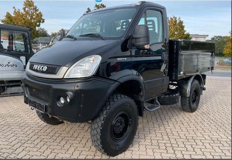 Iveco 35S17 W 4x4 Flatbed - Dostavno vozilo s ravnom platformom: slika Iveco 35S17 W 4x4 Flatbed - Dostavno vozilo s ravnom platformom Iveco 35S17 W 4x4 Flatbed - Dostavno vozilo s ravnom platformom: slika Iveco 35S17 W 4x4 Flatbed - Dostavno vozilo s ravnom platformom