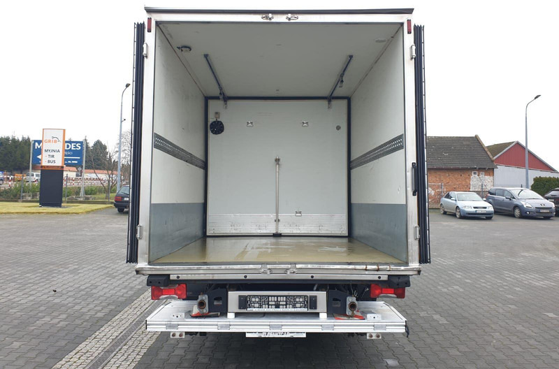 Dostavno vozilo hladnjača Iveco DAILY 60C15 60-150 TWO-CHAMBER REFRIGERATOR CONTAINER ISOTHERM F: slika Dostavno vozilo hladnjača Iveco DAILY 60C15 60-150 TWO-CHAMBER REFRIGERATOR CONTAINER ISOTHERM F