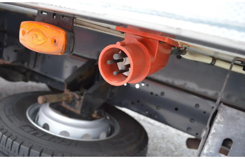 Dostavno vozilo hladnjača Iveco DAILY 60C15 60-150 TWO-CHAMBER REFRIGERATOR CONTAINER ISOTHERM F: slika Dostavno vozilo hladnjača Iveco DAILY 60C15 60-150 TWO-CHAMBER REFRIGERATOR CONTAINER ISOTHERM F