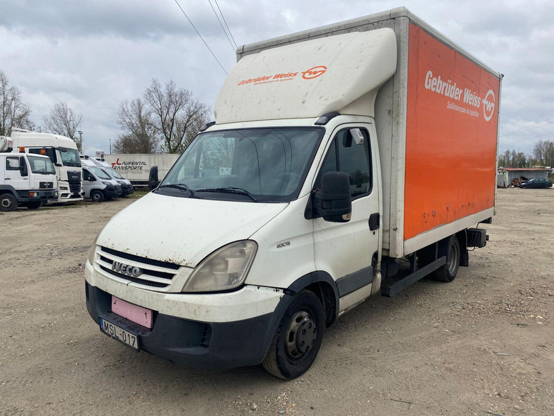 Iveco Daily 40 C 15 - Koffer + DHollandia LBW - Dostavno vozilo sa zatvorenim sandukom: slika Iveco Daily 40 C 15 - Koffer + DHollandia LBW - Dostavno vozilo sa zatvorenim sandukom Iveco Daily 40 C 15 - Koffer + DHollandia LBW - Dostavno vozilo sa zatvorenim sandukom: slika Iveco Daily 40 C 15 - Koffer + DHollandia LBW - Dostavno vozilo sa zatvorenim sandukom