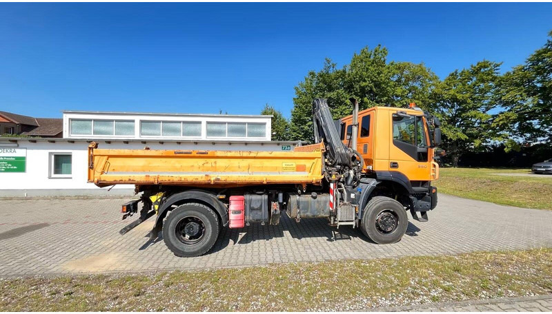 Iveco Trakker 360 EEV - 3 way tipper + crane - Kiper, Kamion s kranom: slika Iveco Trakker 360 EEV - 3 way tipper + crane - Kiper, Kamion s kranom Iveco Trakker 360 EEV - 3 way tipper + crane - Kiper, Kamion s kranom: slika Iveco Trakker 360 EEV - 3 way tipper + crane - Kiper, Kamion s kranom