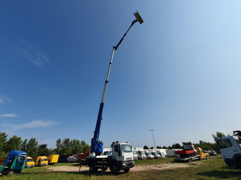 Kamion, Kamion s kranom Iveco Eurocargo ML 180 E 24 - Bizocchi KJF 320 lifting basket 32 m: slika Kamion, Kamion s kranom Iveco Eurocargo ML 180 E 24 - Bizocchi KJF 320 lifting basket 32 m