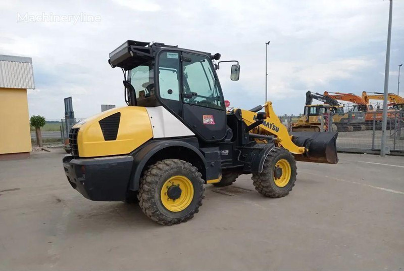 Komatsu WA 90-6 wheel loader - Utovarivač na kotačima: slika Komatsu WA 90-6 wheel loader - Utovarivač na kotačima Komatsu WA 90-6 wheel loader - Utovarivač na kotačima: slika Komatsu WA 90-6 wheel loader - Utovarivač na kotačima