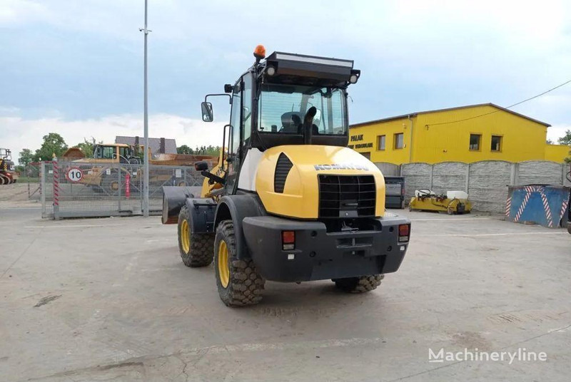 Komatsu WA 90-6 wheel loader - Utovarivač na kotačima: slika Komatsu WA 90-6 wheel loader - Utovarivač na kotačima Komatsu WA 90-6 wheel loader - Utovarivač na kotačima: slika Komatsu WA 90-6 wheel loader - Utovarivač na kotačima