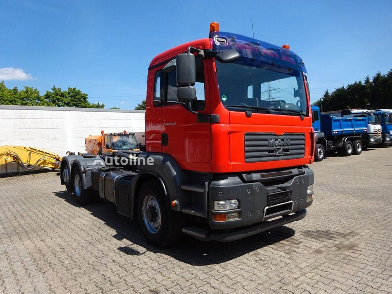 MAN TGA 26.360 - Hook lift truck 6x4 - Kamion s kukastom dizalicom, Kamion s kranom: slika MAN TGA 26.360 - Hook lift truck 6x4 - Kamion s kukastom dizalicom, Kamion s kranom MAN TGA 26.360 - Hook lift truck 6x4 - Kamion s kukastom dizalicom, Kamion s kranom: slika MAN TGA 26.360 - Hook lift truck 6x4 - Kamion s kukastom dizalicom, Kamion s kranom