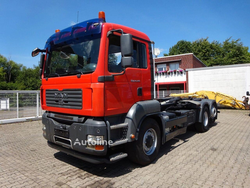 MAN TGA 26.360 - Hook lift truck 6x4 - Kamion s kukastom dizalicom, Kamion s kranom: slika MAN TGA 26.360 - Hook lift truck 6x4 - Kamion s kukastom dizalicom, Kamion s kranom MAN TGA 26.360 - Hook lift truck 6x4 - Kamion s kukastom dizalicom, Kamion s kranom: slika MAN TGA 26.360 - Hook lift truck 6x4 - Kamion s kukastom dizalicom, Kamion s kranom