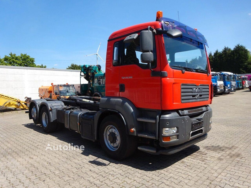 MAN TGA 26.360 - Hook lift truck 6x4 - Kamion s kukastom dizalicom, Kamion s kranom: slika MAN TGA 26.360 - Hook lift truck 6x4 - Kamion s kukastom dizalicom, Kamion s kranom MAN TGA 26.360 - Hook lift truck 6x4 - Kamion s kukastom dizalicom, Kamion s kranom: slika MAN TGA 26.360 - Hook lift truck 6x4 - Kamion s kukastom dizalicom, Kamion s kranom