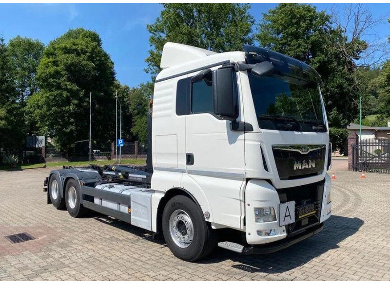 MAN TGX 26.440 - Kamion s kukastom dizalicom: slika MAN TGX 26.440 - Kamion s kukastom dizalicom MAN TGX 26.440 - Kamion s kukastom dizalicom: slika MAN TGX 26.440 - Kamion s kukastom dizalicom