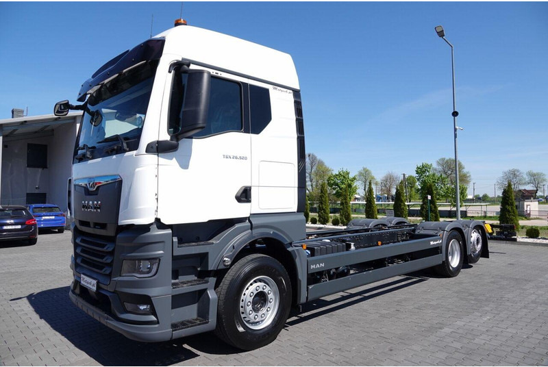 MAN TGX 26.520 / 6x2 / RAMA DŁ. 9,1M / OŚ PODNOSZONA / SKRĘTNA / DO - Kamion-šasija: slika MAN TGX 26.520 / 6x2 / RAMA DŁ. 9,1M / OŚ PODNOSZONA / SKRĘTNA / DO - Kamion-šasija MAN TGX 26.520 / 6x2 / RAMA DŁ. 9,1M / OŚ PODNOSZONA / SKRĘTNA / DO - Kamion-šasija: slika MAN TGX 26.520 / 6x2 / RAMA DŁ. 9,1M / OŚ PODNOSZONA / SKRĘTNA / DO - Kamion-šasija